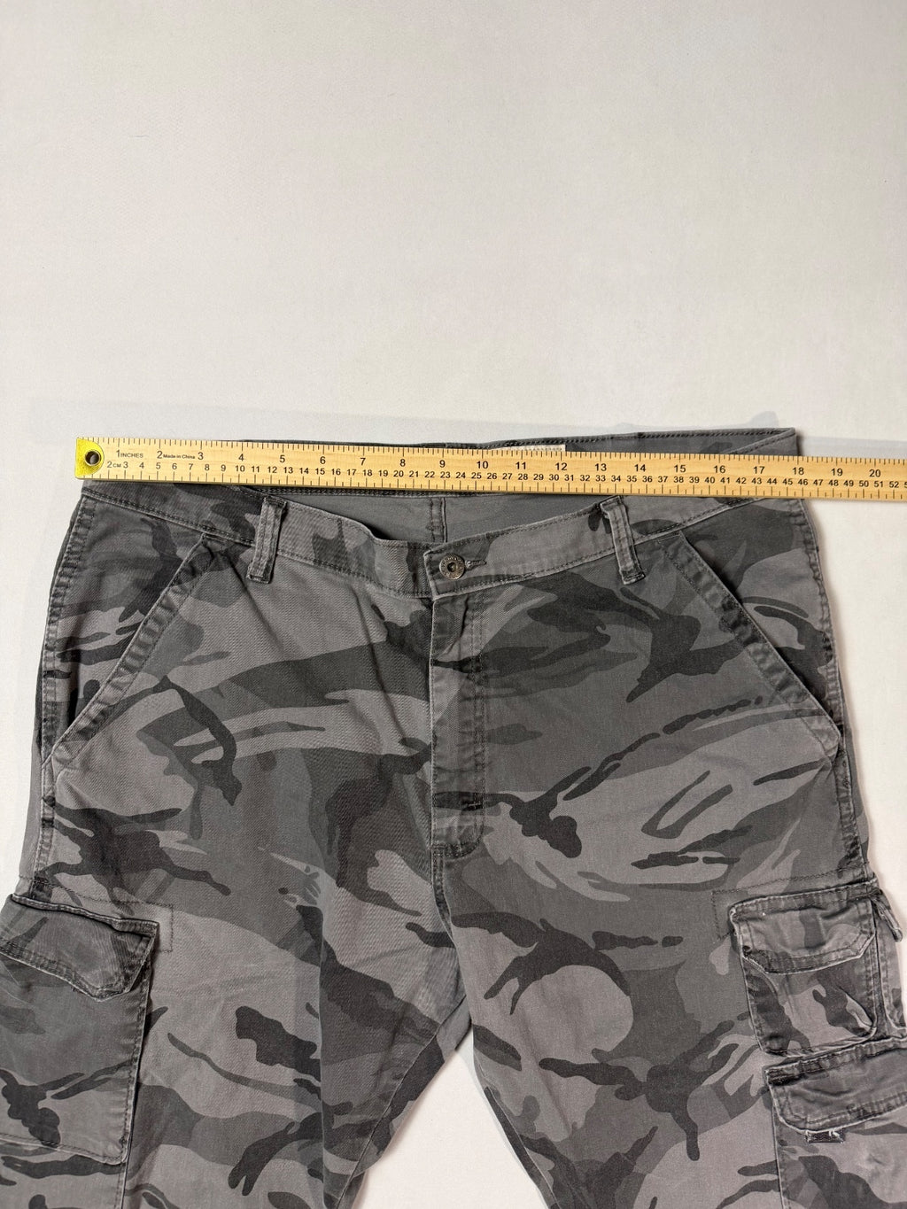 Wrangler Gray Camo Regular Taper Cargo Pants 38x30